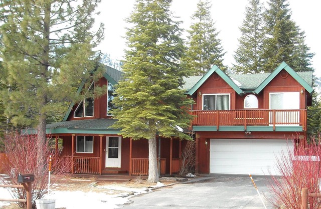 3 Schlafzimmer, 2 Bäder Tahoe Chalet-Stil Haus in einer ruhigen Gegend für 8 Personen