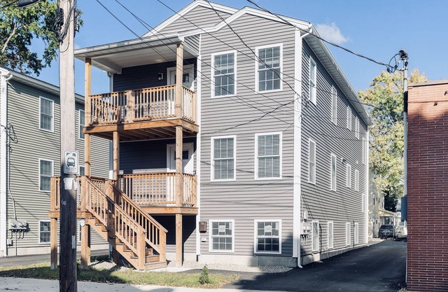 3 Bedroom 2 bath cozy apartment — Just 5 minutes from Downtown!