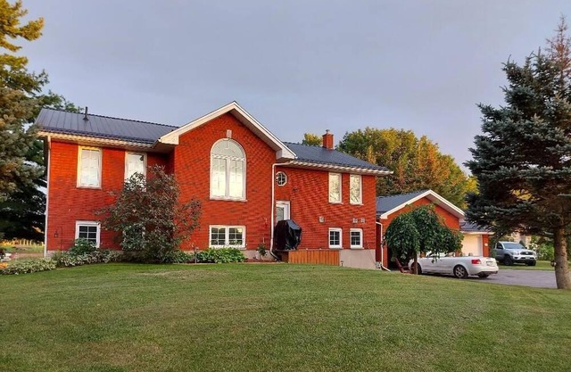 3 bedroom 2 bath house near ganaoque on the st lawrence river