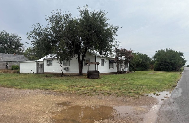 3 Bedroom/2 Bath Hunting Cabin in Crowell, Texas