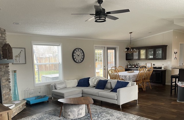 3 bedroom, 2 bath Modern family Cabin minutes to Gull Lake! Pet friendly!