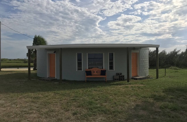 3 SCHLAFZIMMER, 2 BAD RUNDES HAUS AN DER BUCHT UND BAYOU. SCHLAFEN 13