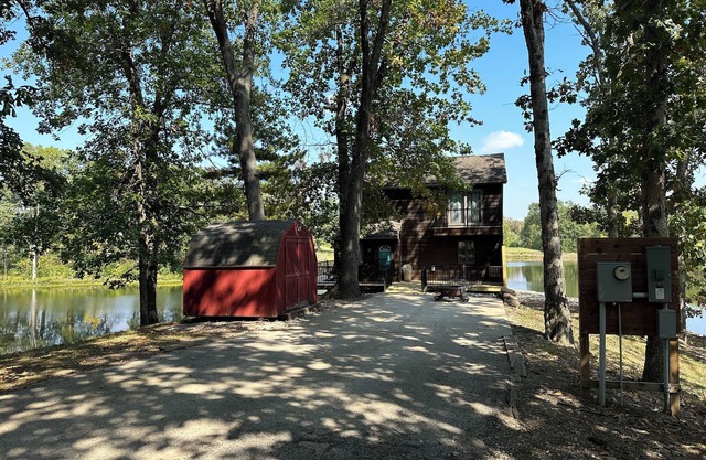 3 bedroom 2 bath sleeps 6 comfortably with the option of 8 on a dual twin daybed