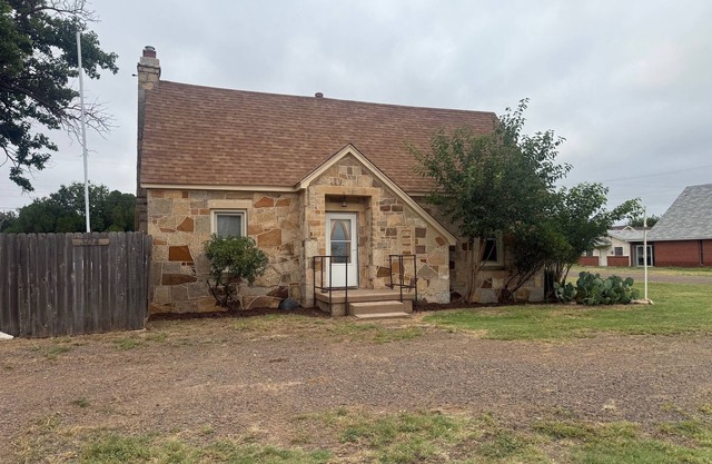 3 bedroom/2 bath, two story rock house is ready to accodomate you and your crew!