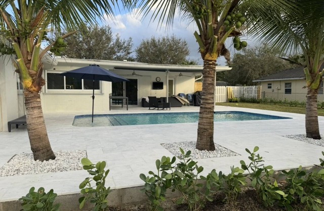 3 bedroom 2 bath Pool Home in Quiet Neighborhood