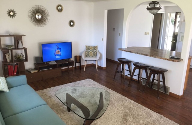 3 Bedroom 2 Bath W/2 car garage next to DanWalt Gardens