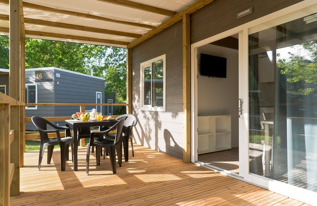 3 bedroom, 2 bathroom mobile home with veranda, terrace, in Punta Marina camping