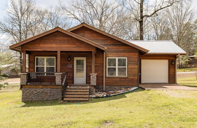 3 Bedroom 2 Bathroom Home Near Lindsey's Resort w/ Private Boat Slip