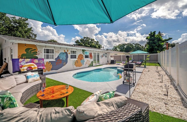 3 Bedroom 2 Bathroom HEATED POOL home with putting green