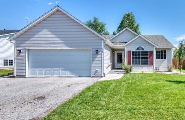 3 Bedroom, 2 bathroom house