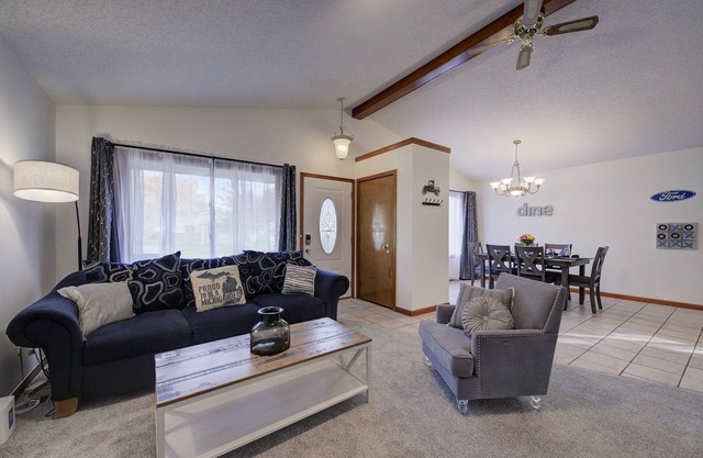 3 bedroom 2 bathroom whole house- up to 8 people