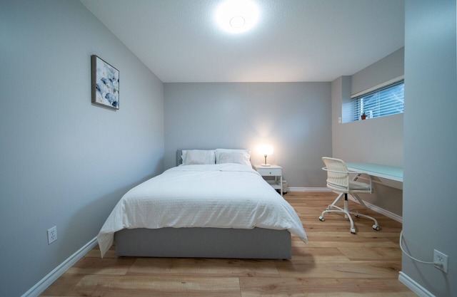 3 Bedroom 2 Baths & Parking Great Vancouver