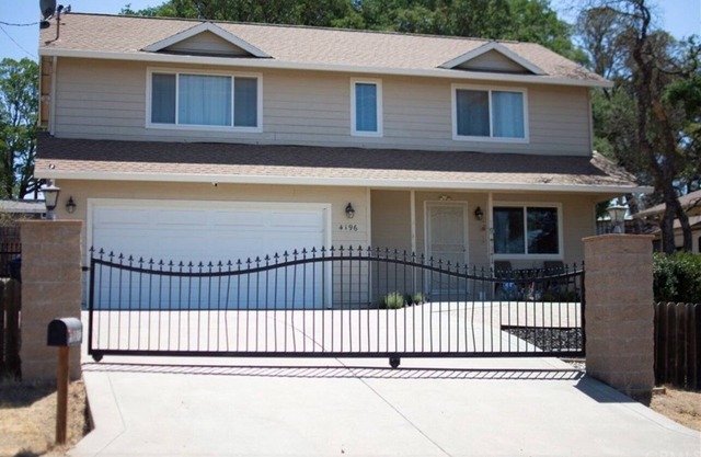 3 bedroom 2 story home, Nice an cozy for family vacation or business/work trips