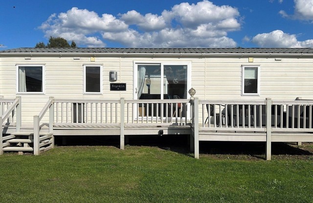 3 Bedroom, 6 Berth, Dog Friendly, Caravan Holiday Home