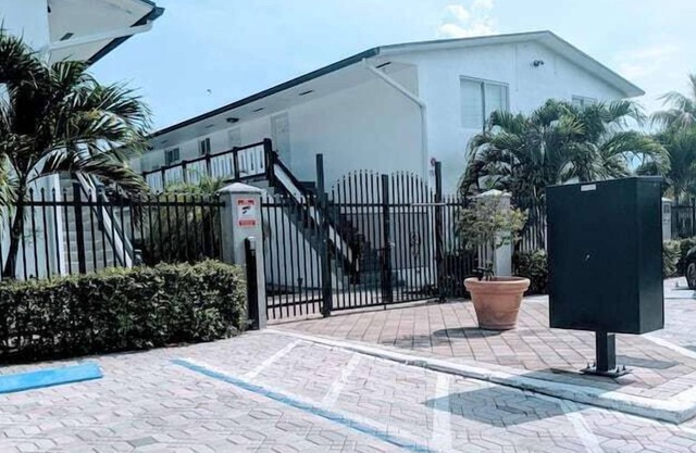 3 Bedroom 675438 by Houzlet