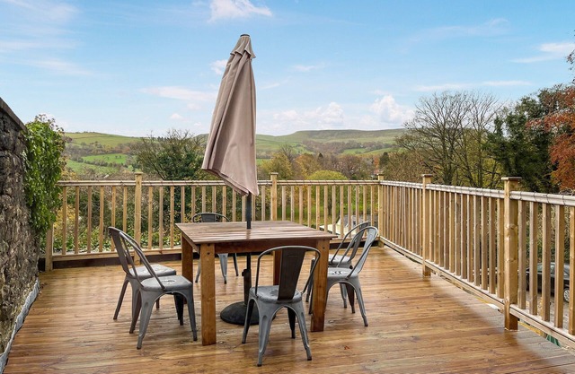 3 bedroom accommodation in Chapel-en-le-Frith