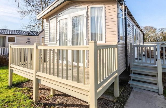 3 bedroom accommodation in Mowbreck Park