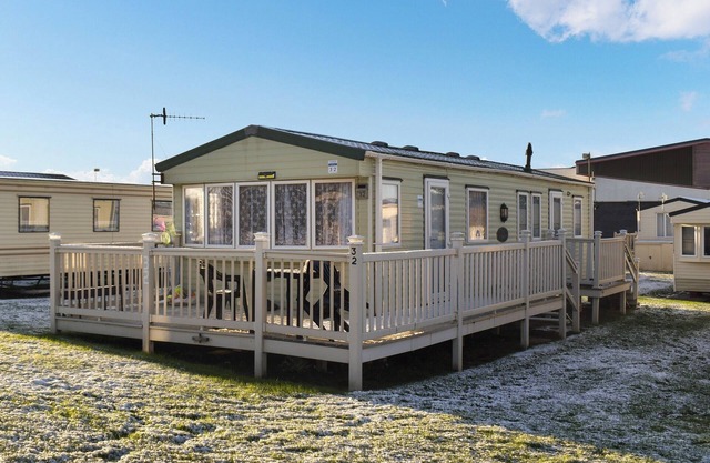 3 bedroom accommodation in Cayton, near Scarborough