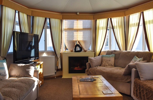 3 bedroom accommodation in Cayton Bay