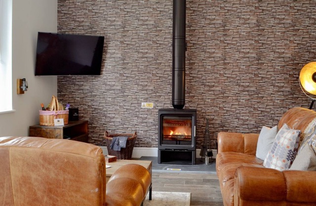 3 bedroom accommodation in Ammanford