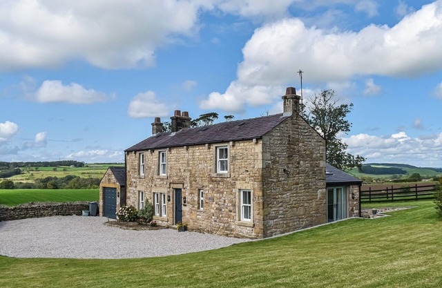 3 bedroom accommodation in Lancaster