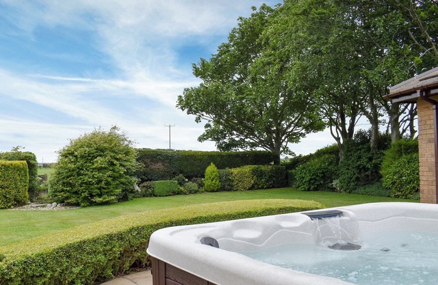 3 bedroom accommodation in Singleton