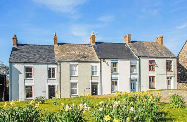 A welcoming, stylish holiday cottage backing onto St Davids Cathedral and the Bishops Palace.