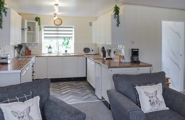 Perfect for families and friends getting together, situated just a short drive from Aberdaron.