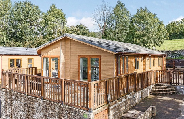 3 bedroom accommodation in Cheddar, Somerset