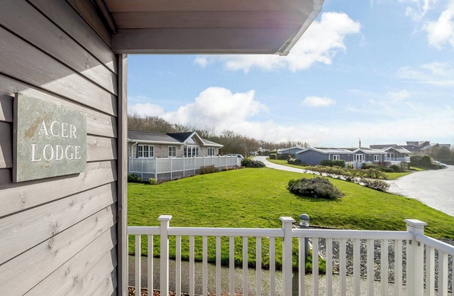 3 bedroom accommodation in Mercia Marina, Willington