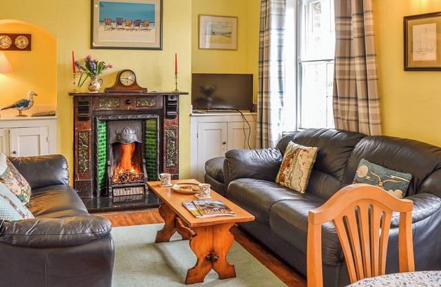 3 bedroom accommodation in Bacton