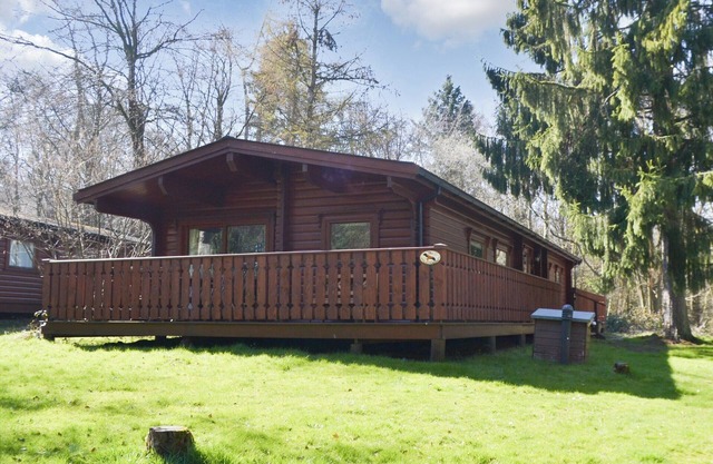 Red Kite Lodge guarantees a peaceful retreat within the spectacular Kenwick Woods.