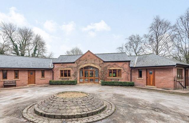 3 bedroom accommodation in Elswick, near Preston