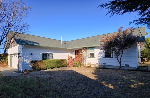 3 bedroom accommodation in Elk