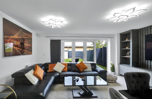 3 Bedroom and 2 Bathroom House with Balcony & Parking