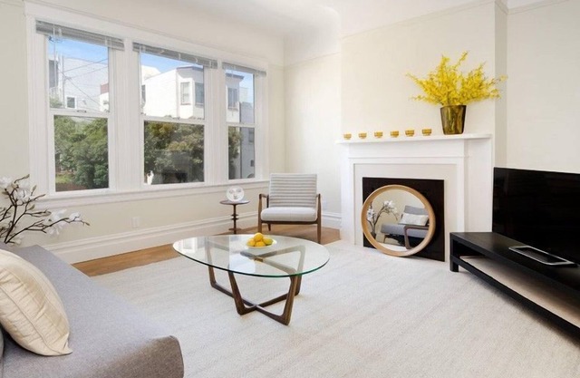 3 Bedroom Apartment L-560903 by Houzlet