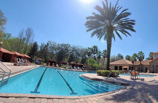 3-bedroom apartment in cool Davenport with AC, fitness room