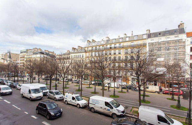 3 bedroom apartment in champs élysées
