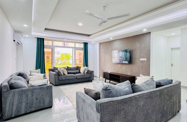 3-bedroom apartment in delightful Mombasa Nyali with AC, WiFi, fitness room