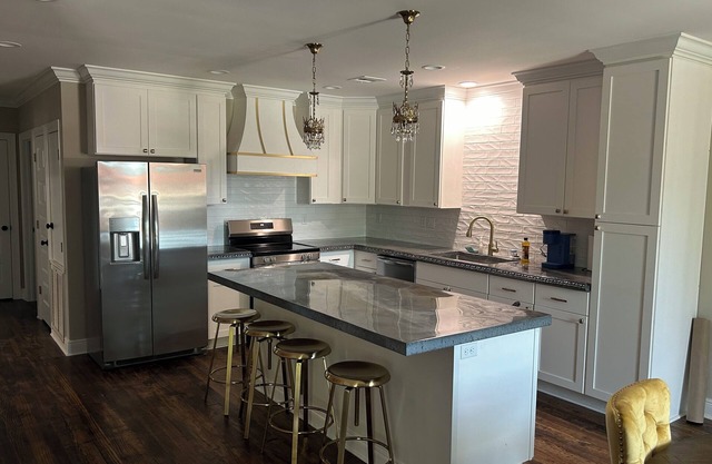 3-bedroom apartment in welcoming Crowley with AC, WiFi
