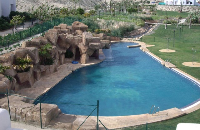 3 bedroom apartment with swimming pool, tennis and beach