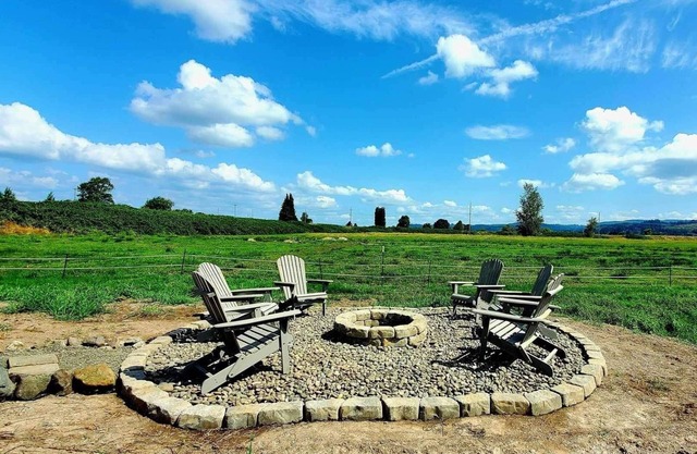 3-bedroom barndominium on a family farm in charming Clatskanie countryside