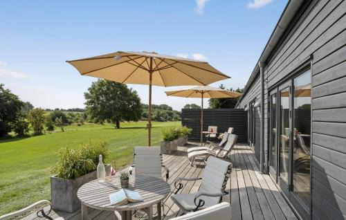 3 Bedroom Beautiful Apartment In Samsø