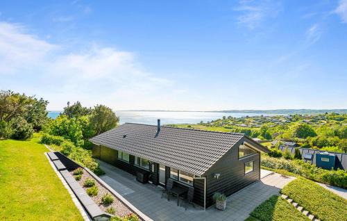 3 Bedroom Beautiful Home In Ebeltoft