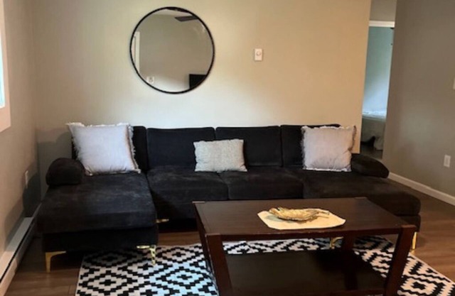 3-bedroom beautiful apartment 10 mins from track, SPAC, & Saratoga Springs w/AC