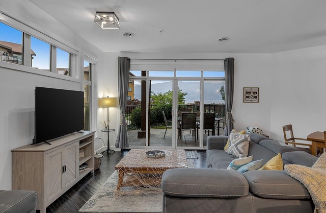 3 bedroom beauty just steps away from the pool, hot tub, and lake!