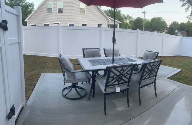 3-bedroom bungalow in charming Easley with AC, WiFi