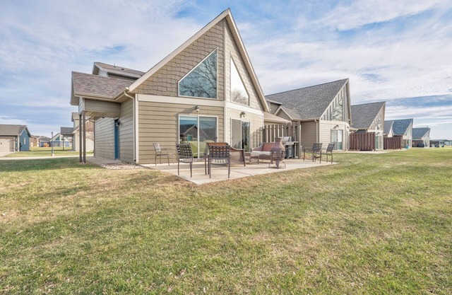 3-bedroom Cabin 13 in Bridges Bay, with on site eating and in/outdoor pool.