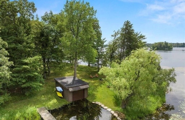 3-bedroom cabin + authentic log cabin that sleeps an additional 4-6 people !!