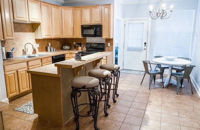 3 Bedroom Condo in Gated Community Near Everything